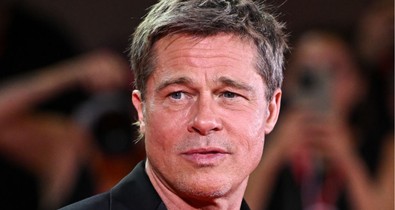 Mégis mi történik Brad Pitt külsejével? Radikális frizuraváltáson esett át a színész