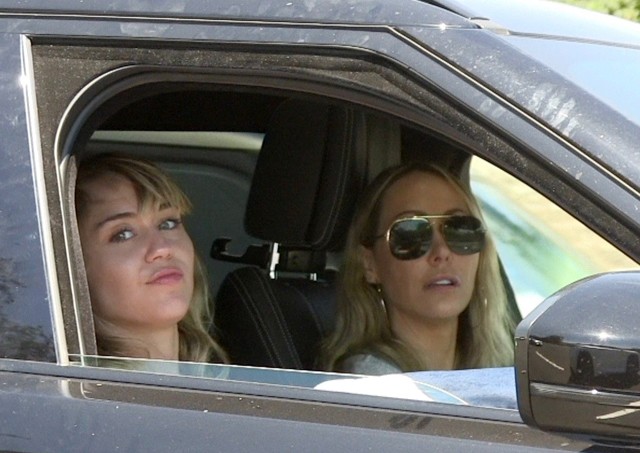 Miley Cyrus megint új állítólagos barátnőjével lóg - komolyodik a dolog?