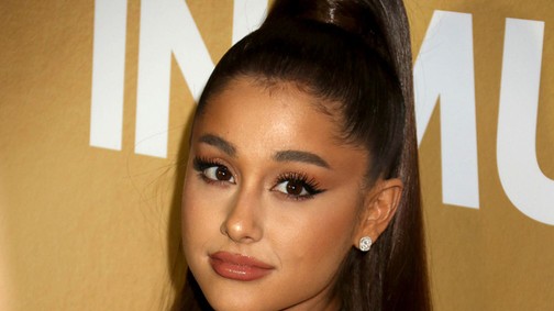 Jesszus, Ariana Grande holdjáró cipőjétől a hideg is kiráz