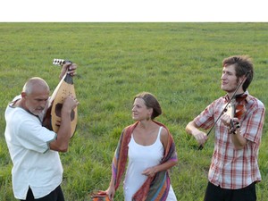 Akusztikus, autentikus, rendhagyó