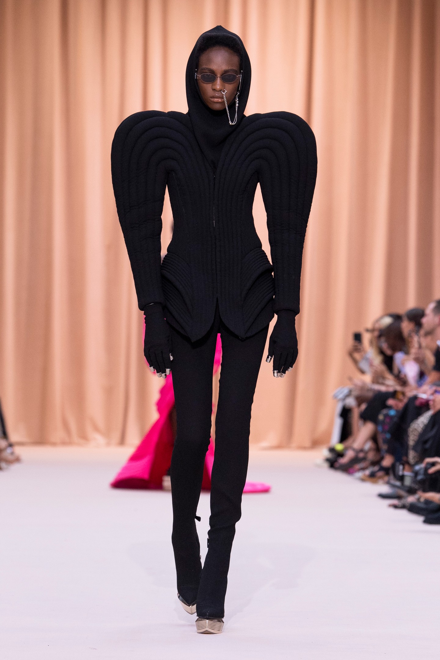 Örökbefogadott gyerekként nőtt fel, most a Jean Paul Gaultier divatháznak tervezett haute couture kollekciót - Olivier Rousteing szárnyal