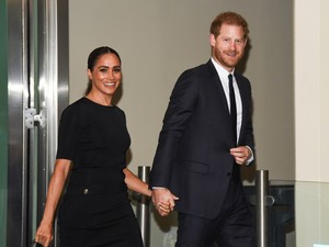 Meghan Markle bemutatja, hogyan viseljünk feketét sikkesen nyáron is