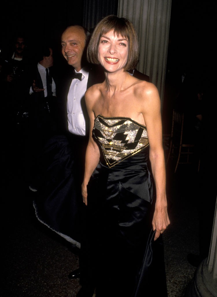 1989-ben a CFDA Fashion Awards gáláján csípték el egy meseszép, pánt nélküli estélyiruhában, hatalmas mosollyal az arcán. 