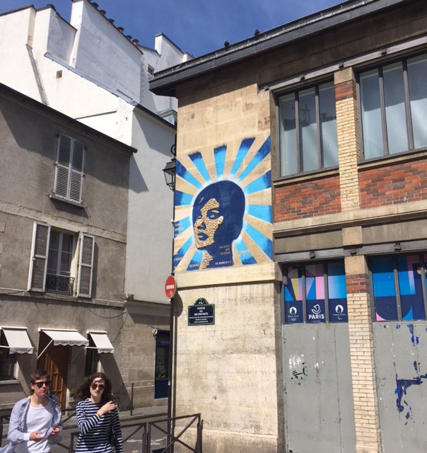 Fedezd fel Párizst biciklin – a Szajna-parton kerekezve, a Marais macskaköves utcáin át, egészen a Montmartre-ig és a Diadalívig. A város legszebb pontjai egyetlen túrával bejárhatók – és közben még az Eiffel-toronyban is gyönyörködhetsz Fotó: Mihálkovics Edina