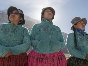 A határok igenis átléphetők – szoknyában is: a Cholita hegymászók története