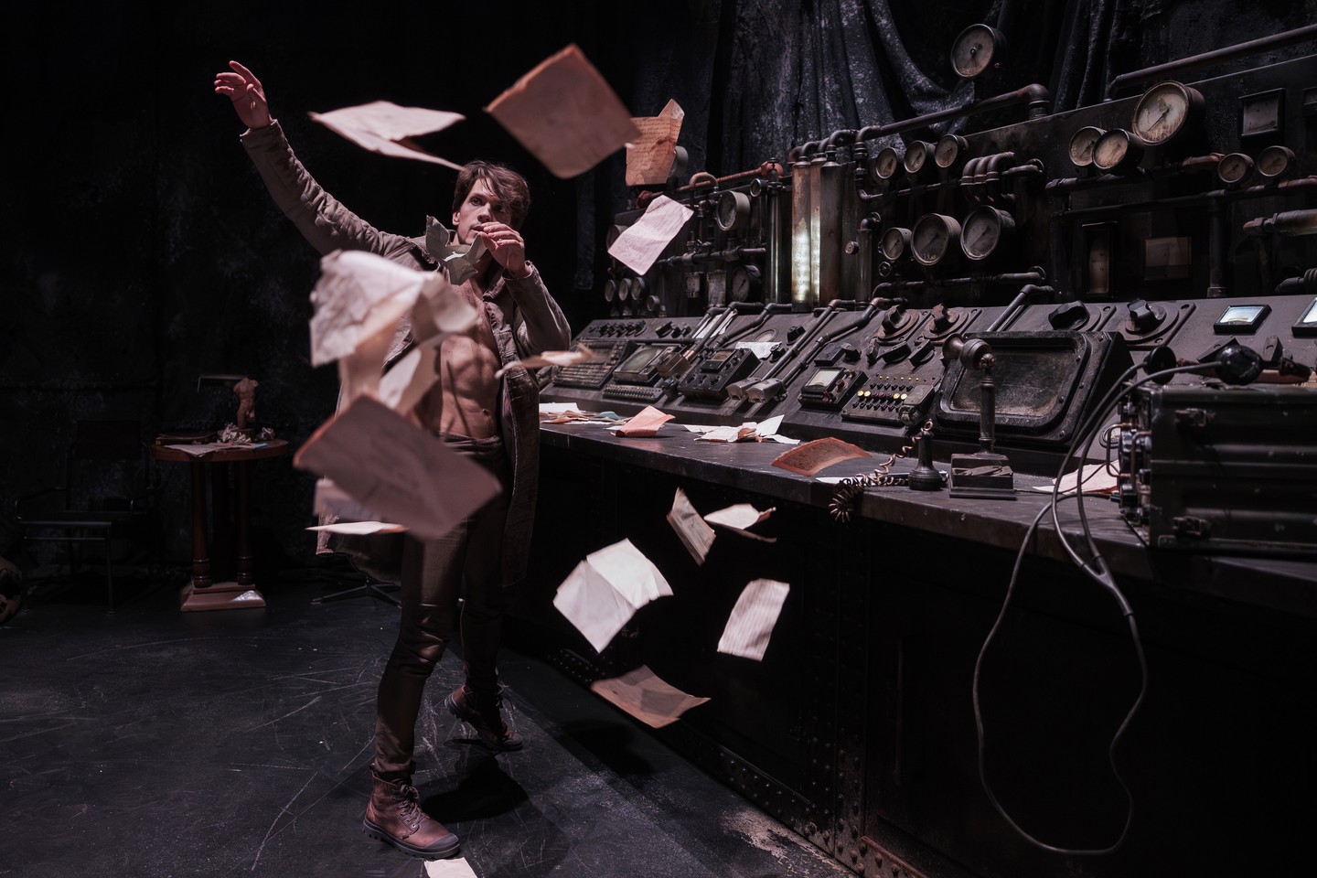 A Millenáris brutalista tereiben a Recirquel életre kelti Dido és Aeneas mitikus szerelmét – cirkusz, tánc és rituálé határán