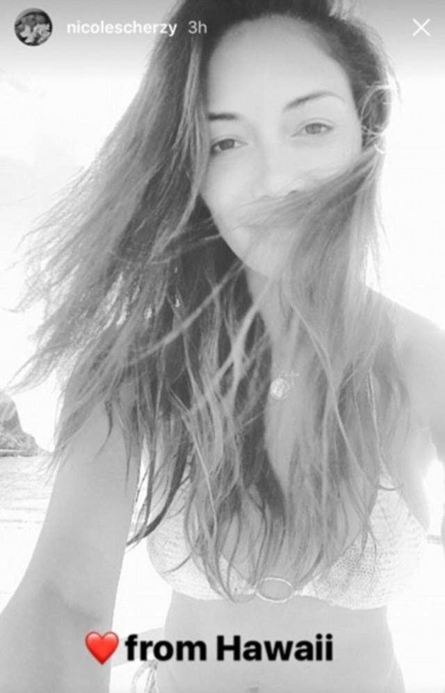 No makeup szelfi Nicole Scherzingertől