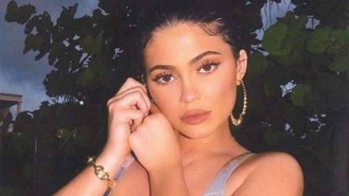 Kylie Jenner meztelen fürdőruhája 20 éves és egy vagyont ér