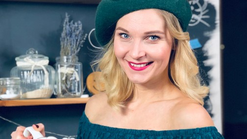 Görgényi Fruzsi sapkája annyira trendi, hogy még cicája is imádja