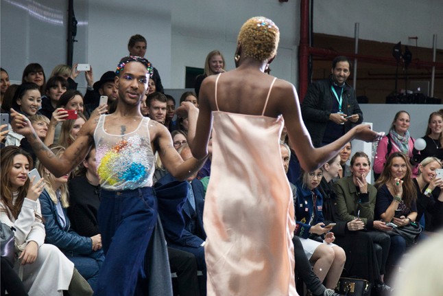 Méltó lezárása a londoni divathétnek az Ashish show