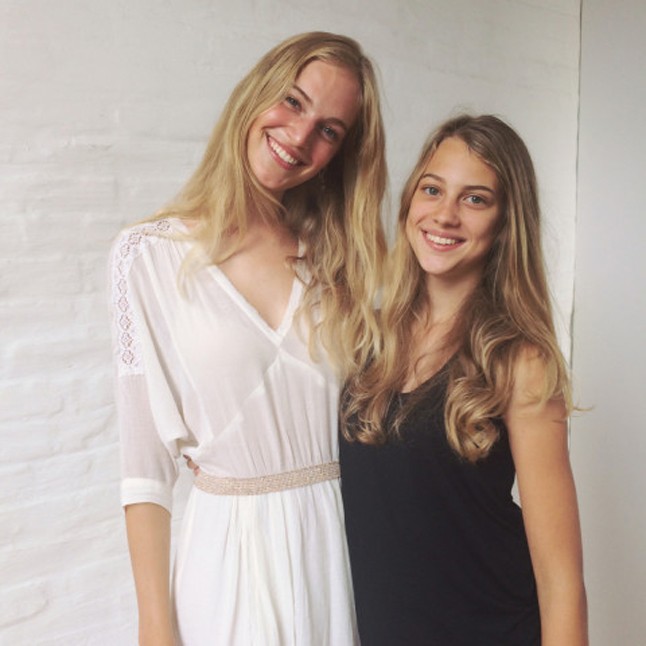 Vanessa és Gréta ellátogattak Vanessa ügynökségéhez, a DNA-hoz. A nyári szünet után nagyon jó volt viszontlátni őket, és természetesen készítettek a tesókról egy képet is.