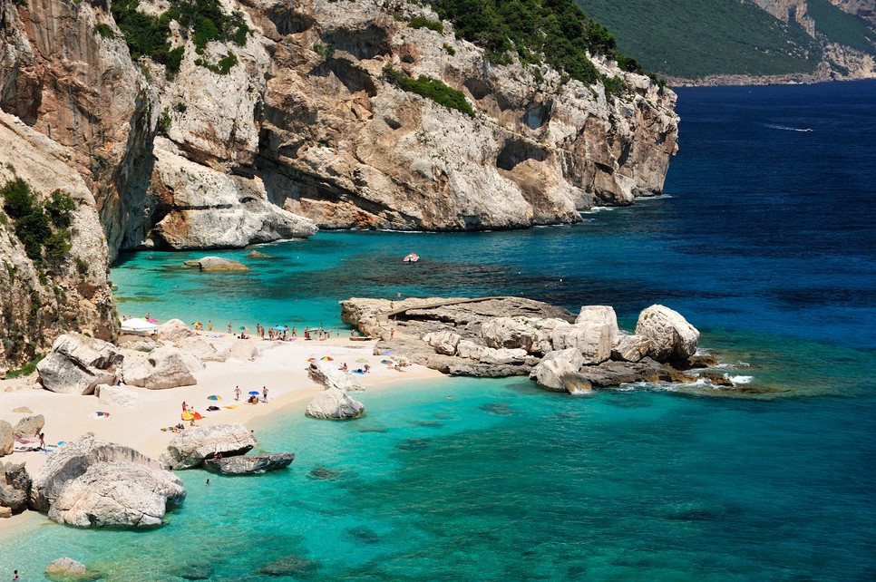 Cala Mariolu strandjáért meg kell ugyan küzdeni, de nagyon megéri