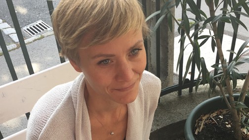 Eheti Gardróbnapló-vendégünk, Varga Zsófi kutyasétáltatással indítja a reggelt