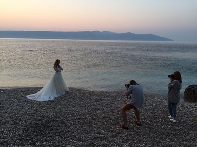 Titkos lagúnában készült Sármán Nóra és a Pinewood Weddings új kampánya