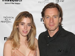 Apjával az oldalán villantott Ewan McGregor lánya, aki a Playboynak is levetkőzött