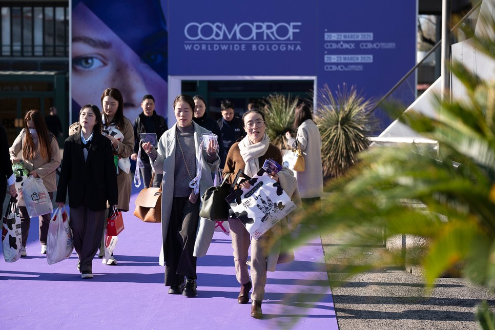 Cosmoprof kiállításra a világ minden részéről érkeztek a látogatók, akiket érdekel a szépségipar és annak jövője