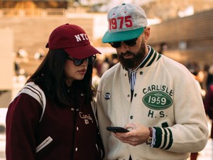 „Mikor lett ciki élni?” – Mindenki elérhető, de senki nincs igazán jelen