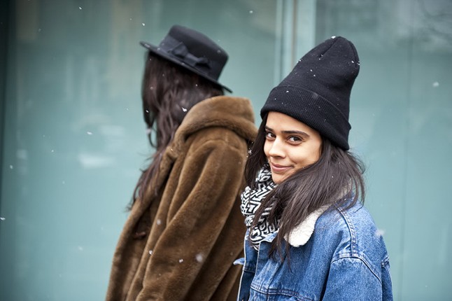 A csúcsos sapkákat visszatűrve is viselheted.