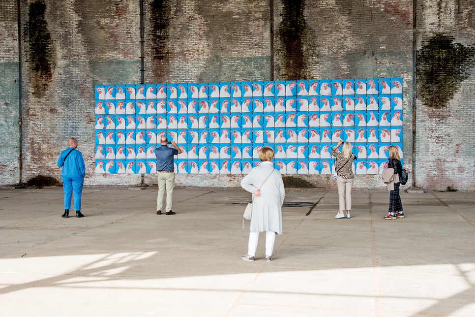 A technológiai fejlődés hatásai címszóra kapott házi feladatra születtek meg Dániel nevezetes csirke portréi