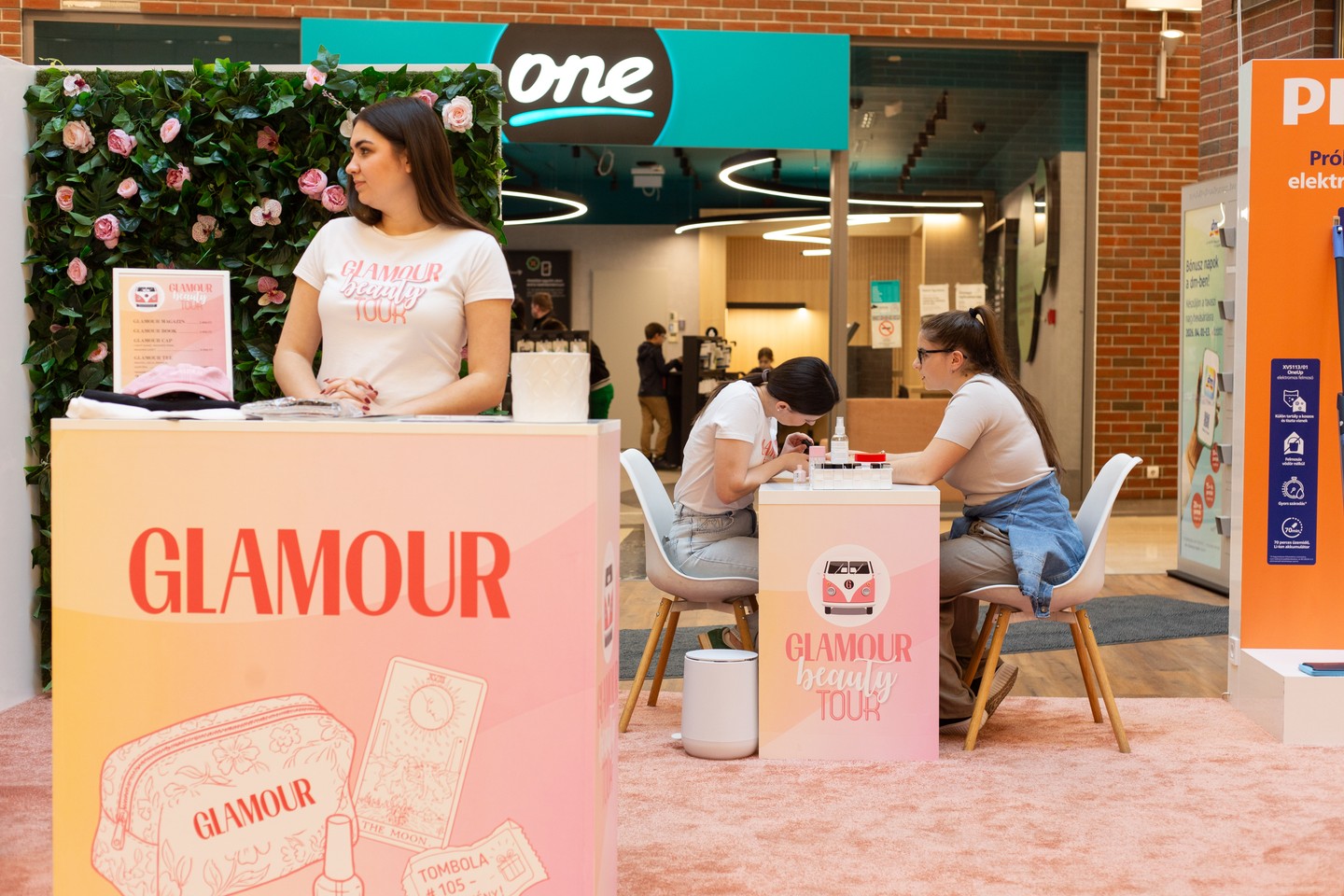 Ne hagyd ki a lakóhelyedhez közeli állomást a dm X GLAMOUR Beautytour-on! Igazi élmény, énidő, vidd a barátnődet, Édesanyádat, lányodat is!