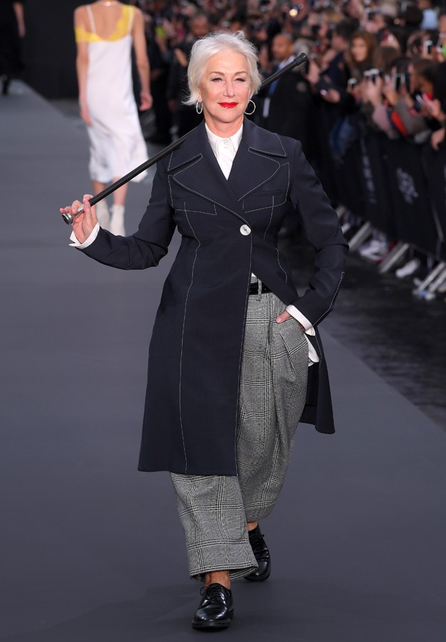 Helen Mirren 72 évesen kifutóra állt és mindenkit levett a lábáról