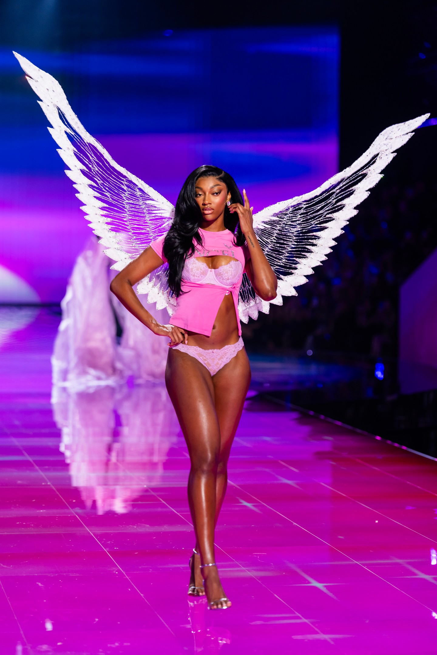  Angel Reese a 2025-ös Victoria’s Secret Fashion Show-n.