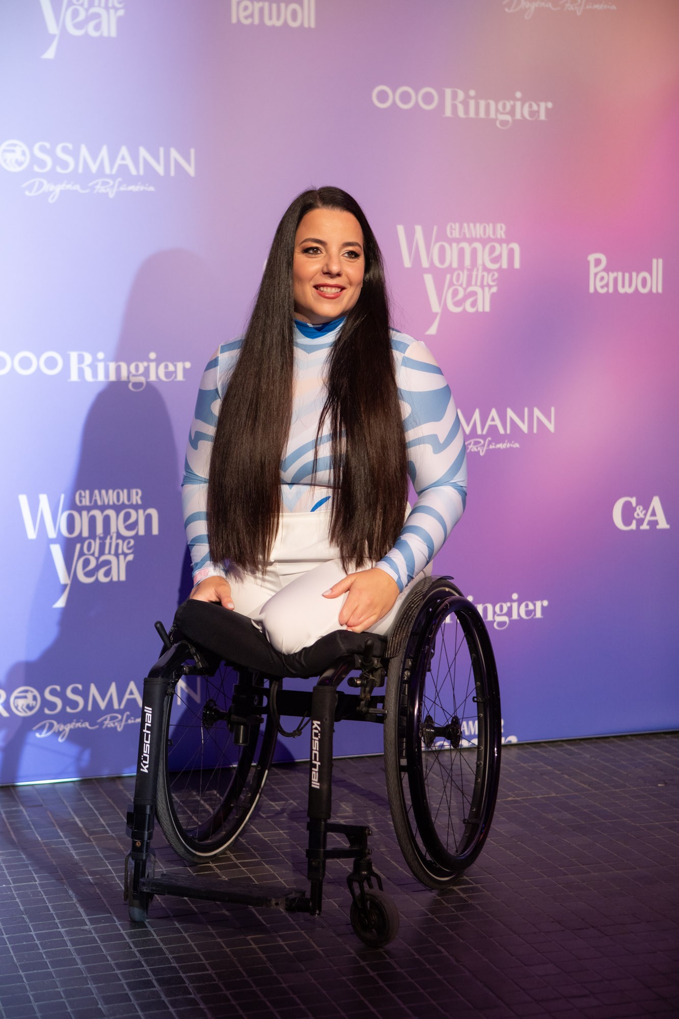 Illés Fanni világbajnok úszó az Elysian csodás darabjában érkezett