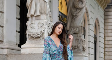 Ma beszerzőkörúton van Eliza