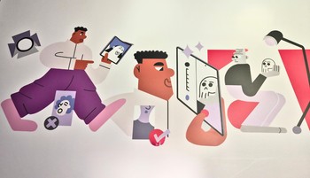 Itt a Samsung legújabb hajlítható telefonja: pillekönnyű, elfér a zsebedben és tartalomgyártáshoz is tökéletes