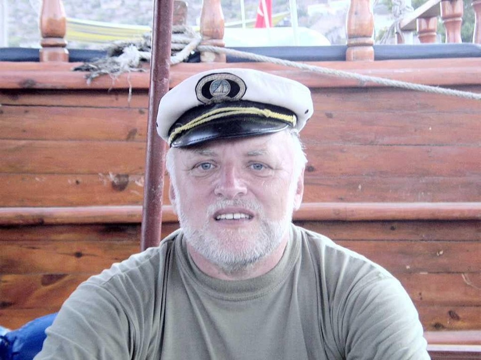 Eleinte nem akart részt venni a felhajtásban, de aztán beadta a derekát Arató András