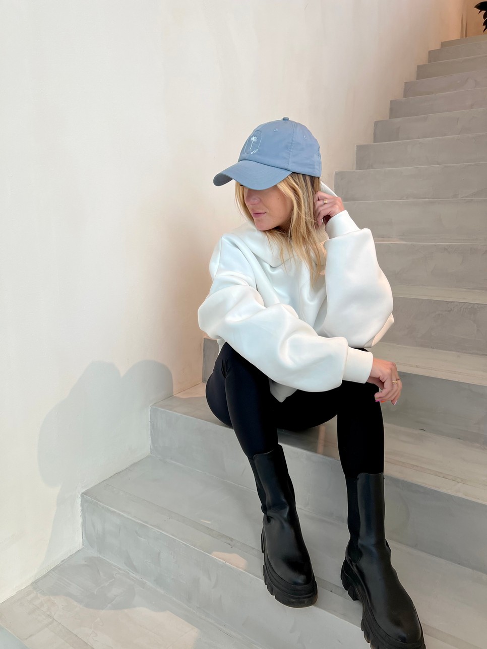 Rebeka ma kedvenc, kényelmes pulcsiját viselte