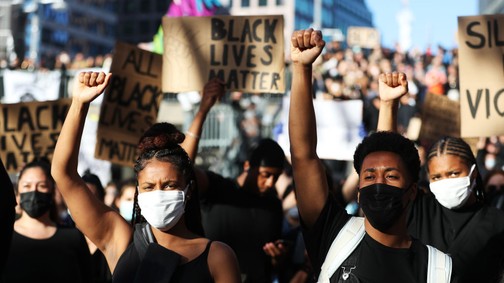 Fiatalok, akik megváltoztatják a jövőt kicsi, de határozott lépésekkel