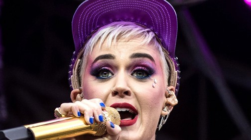 Katy Perry öregfilmsztár-hajjal sokkolt