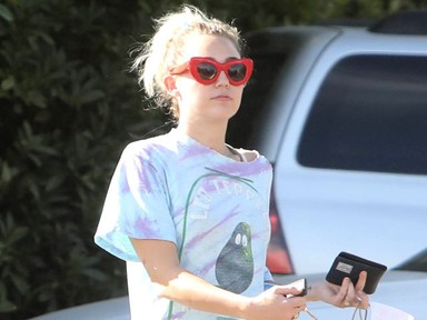 Miley Cyrus obszcén jógapózban hergel