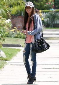 ashley-tisdale-200x-d00003747ddd4d0d20041.jpg