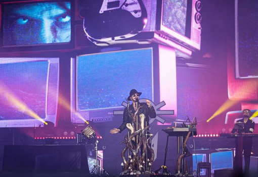 Aki tud, az tud: Azahriah Sziget Fesztiválos fotói rengeteg izgalmas részletről árulkodnak