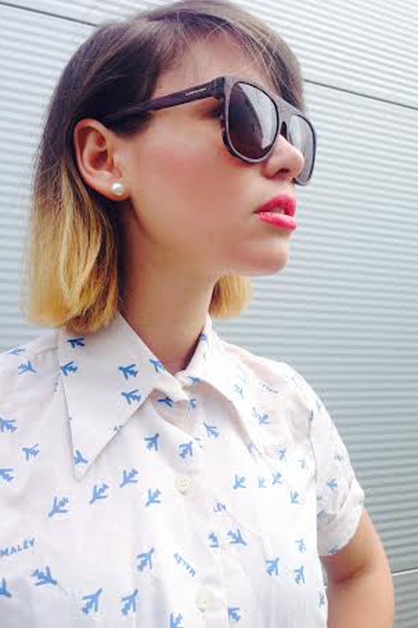 Malév blúzban a dizájner!