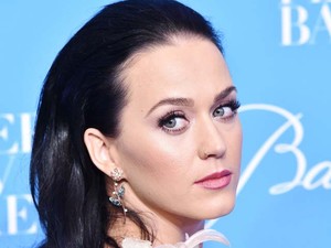 Bocs Katy Perry, de milyen egy ténsasszony vagy ebben a ruhában?