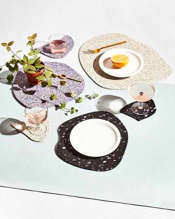 Alex Proba újrafelhasznált anyagból készült szőnyeg és tárgyak