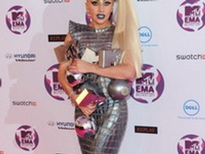 MTV EMA 2011 - Selena Gomez kilenc ruhában tündökölt