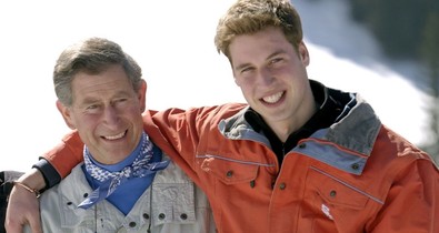 10 fotó a fiatal Károly hercegről, amin kísértetiesen hasonlít Vilmos hercegre