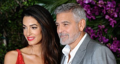 George Clooney felesége, Amal Clooney még sosem volt ennyire gyönyörű, mint ebben a ruhában