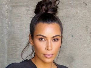 Kim Kardashian szadomazo bőrcuccokkal teremt divatot?