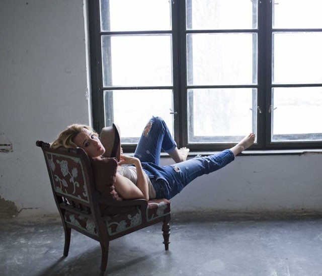 kollányi zsuzsi, majk, curtis, vokalista, vokál, énekesnő