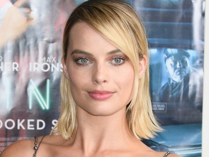 Igen! Ez a ruha egy főnyeremény, Margot Robbie!