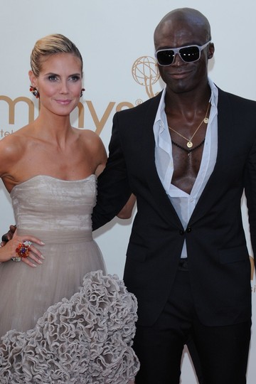 2012 első igazán megdöbbentő szakítása volt Seal és Heidi Klum válása, akik 7 év után szakítottak. Különválásuk okának azt jelölte meg a topmodell, hogy nem bírta tovább Seal dühkitöréseit, azóta testőrével vigasztalódik a szépség.