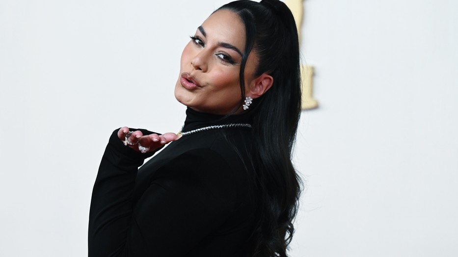 Vanessa Hudgens az Oscar-gála vörös szőnyegén jelentette be, hogy kisbabát vár