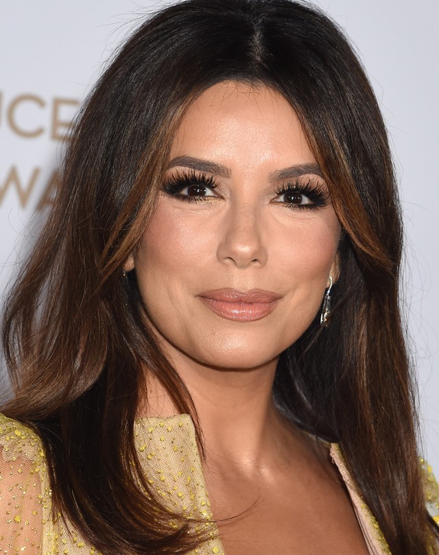 Eva Longoria álomszép ruhája még őrületes dekoltázsáról is eltereli a figyelmet