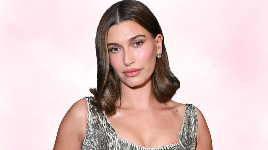 Hailey Bieber sokat mutató darabokkal hívta fel magára a figyelmet legújabb fehérneműs kampányában 
