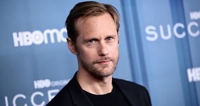 Gólyahír: Alexander Skarsgård apa lett, pedig korábban ő volt Hollywood megrögzött szinglije